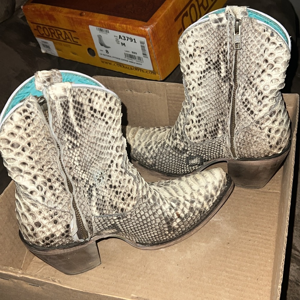 Snake skin corral